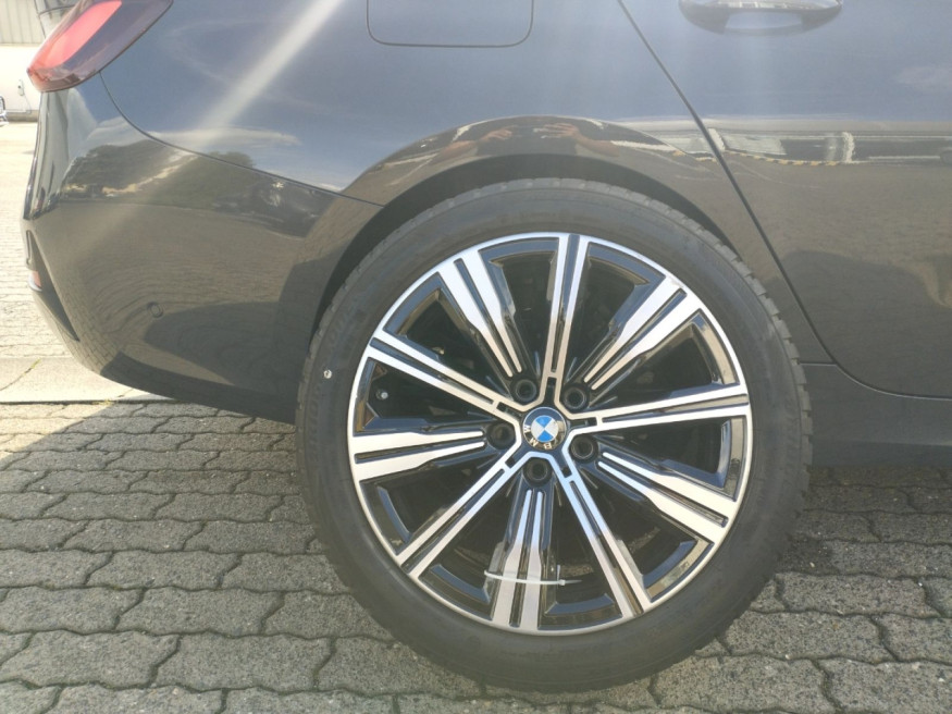 BMW 320 d xDrive Touring MildHybrid