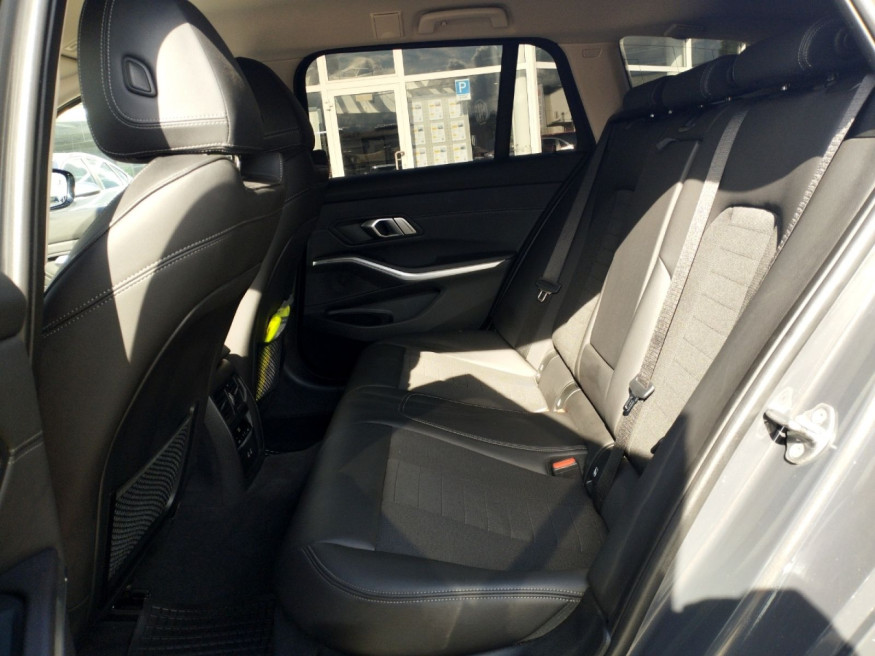 BMW 320 d xDrive Touring MildHybrid