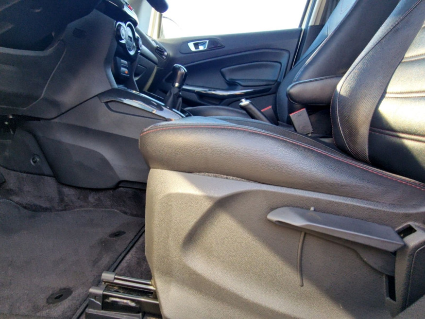 FORD EcoSport Titanium,Navi,PDC,SHZ