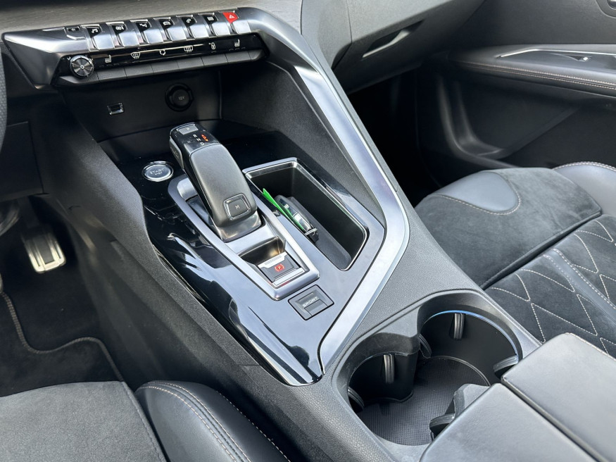 PEUGEOT 3008 GT BlueHDi 180 EAT6, Navi
