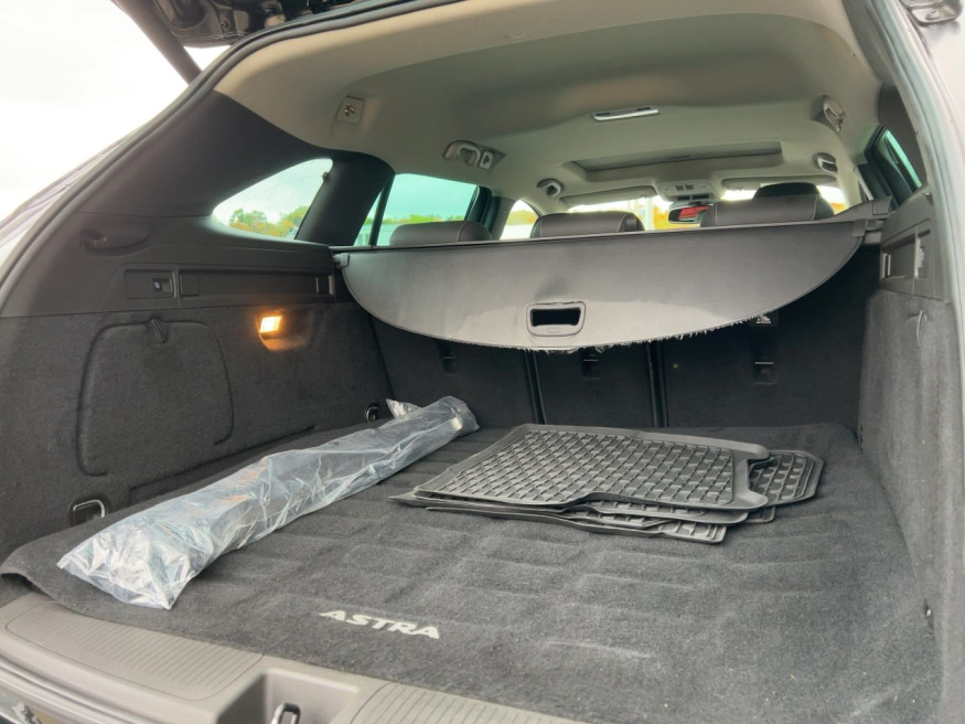 OPEL Astra ST Ultimate,Navi,Kamera,LED