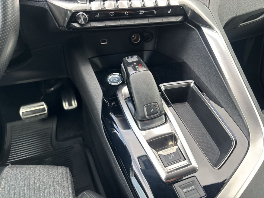 PEUGEOT 3008 GT-Line PT180 EAT8, LED