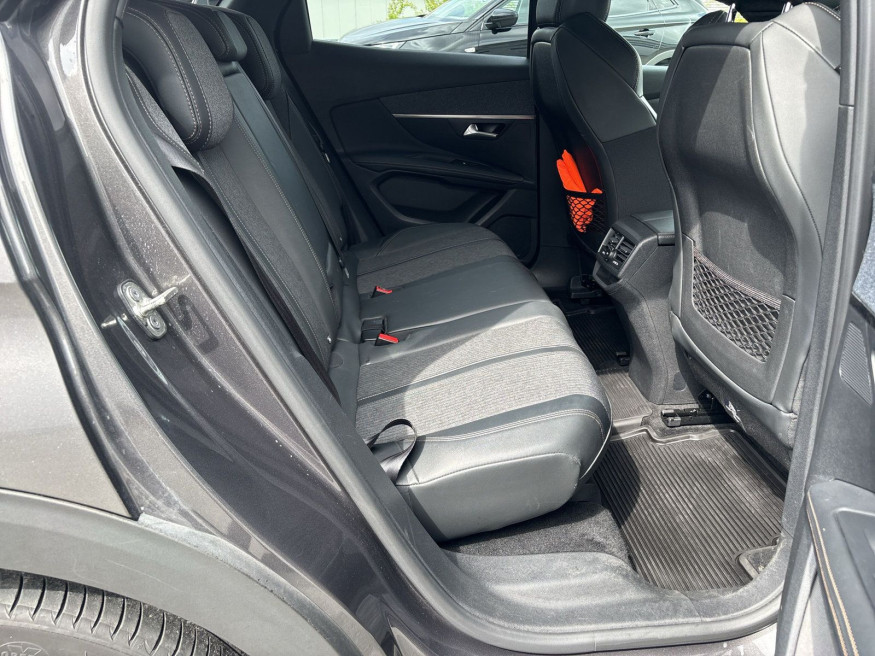 PEUGEOT 3008 GT-Line PT180 EAT8, LED