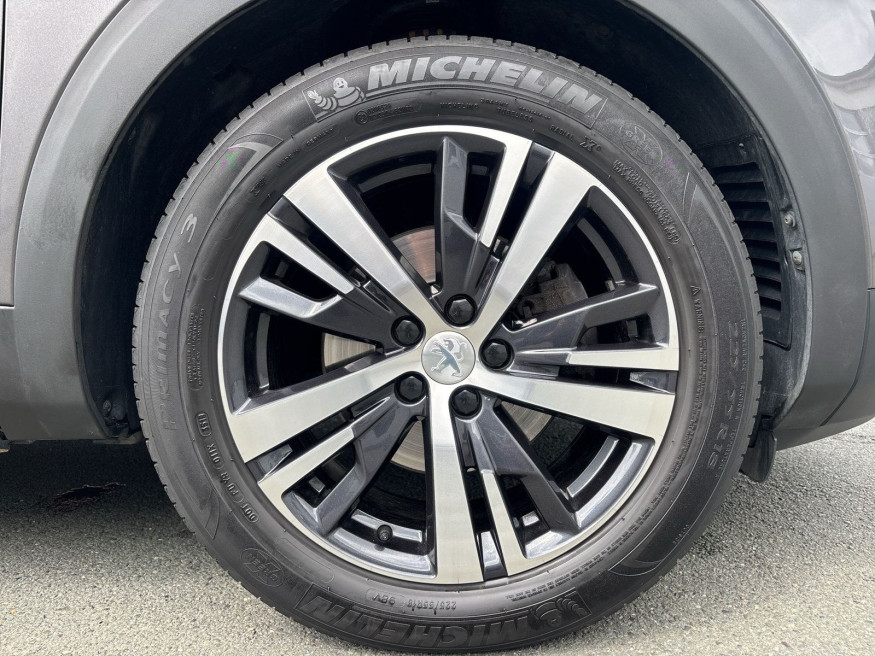 PEUGEOT 3008 GT-Line PT180 EAT8, LED