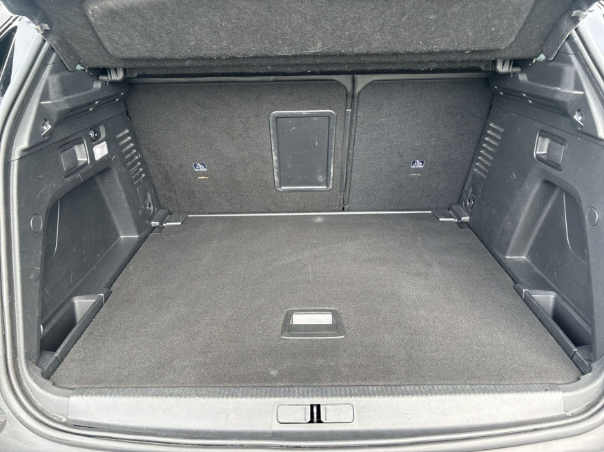 PEUGEOT 3008 GT-Line PT180 EAT8, LED