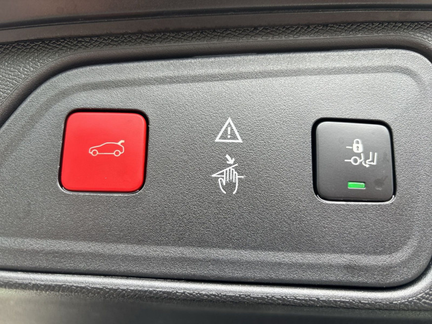 PEUGEOT 3008 GT-Line PT180 EAT8, LED