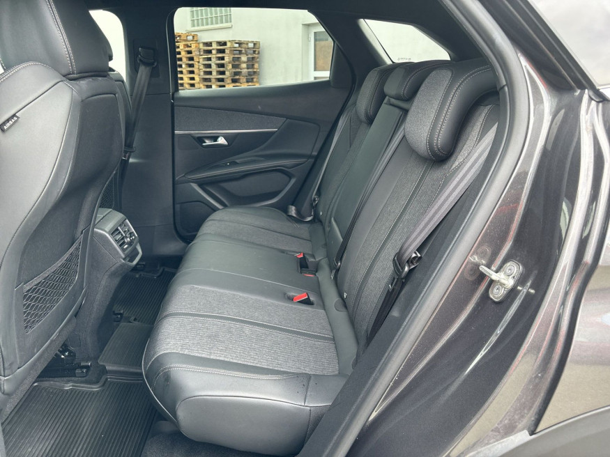 PEUGEOT 3008 GT-Line PT180 EAT8, LED