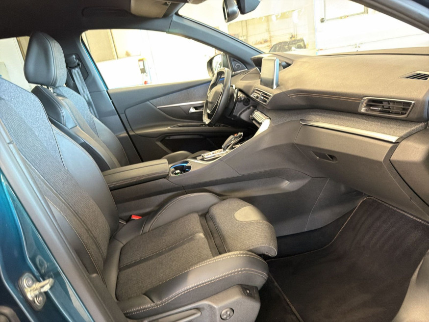 PEUGEOT 5008 GT-Line PT 180 EAT8