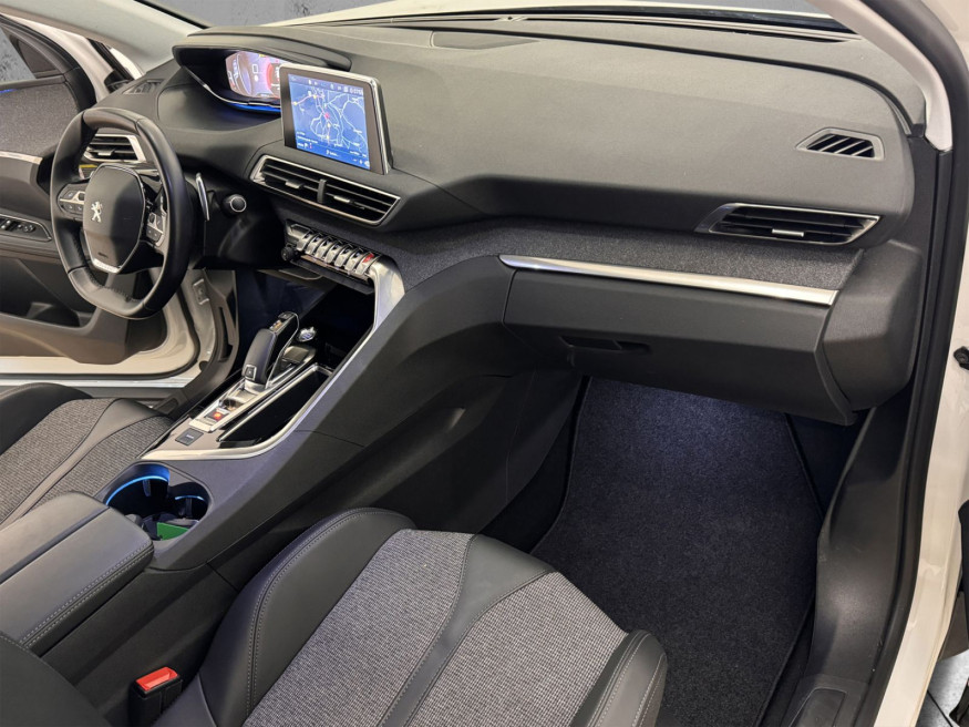 PEUGEOT 3008 Allure PT130 EAT8, Navi