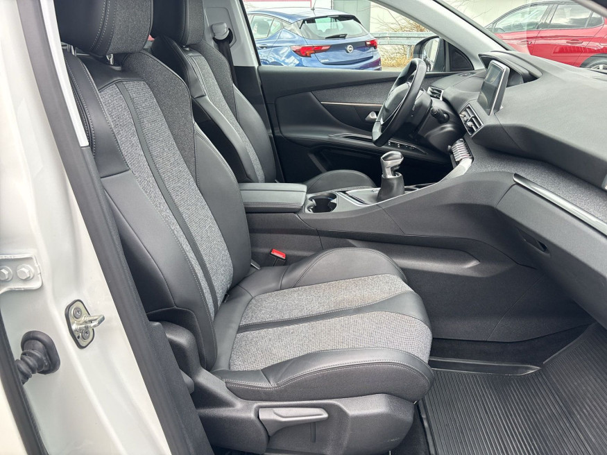 PEUGEOT 3008 Allure PT130, Navi, SHZ