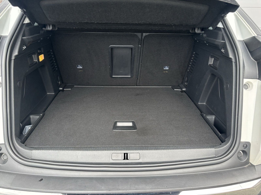 PEUGEOT 3008 Allure PT130, Navi, SHZ