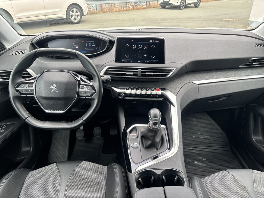 PEUGEOT 3008 Allure PT130, Navi, SHZ