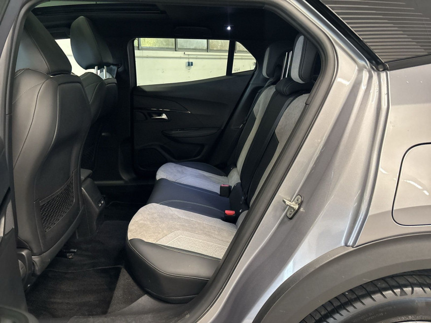 PEUGEOT 2008 GT Pack Elektro 136 Glasdach