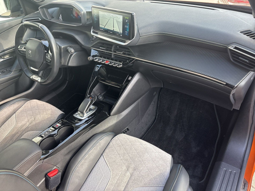 PEUGEOT 2008 GT Pack Elektro 136 Glasdach