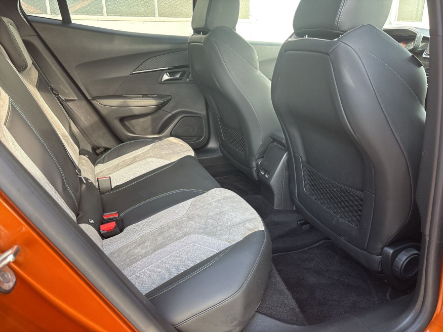 PEUGEOT 2008 GT Pack Elektro 136 Glasdach