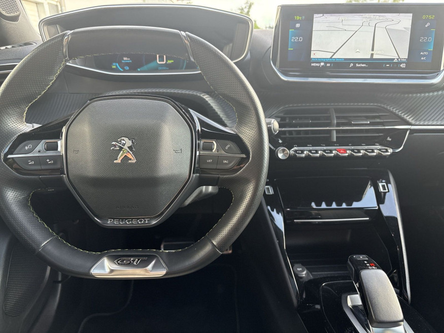 PEUGEOT 2008 GT Pack Elektro 136 Glasdach