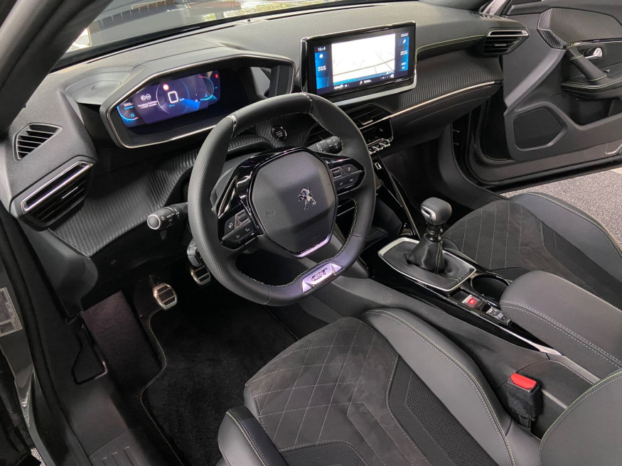 PEUGEOT 2008 GT Pack PureTech 130