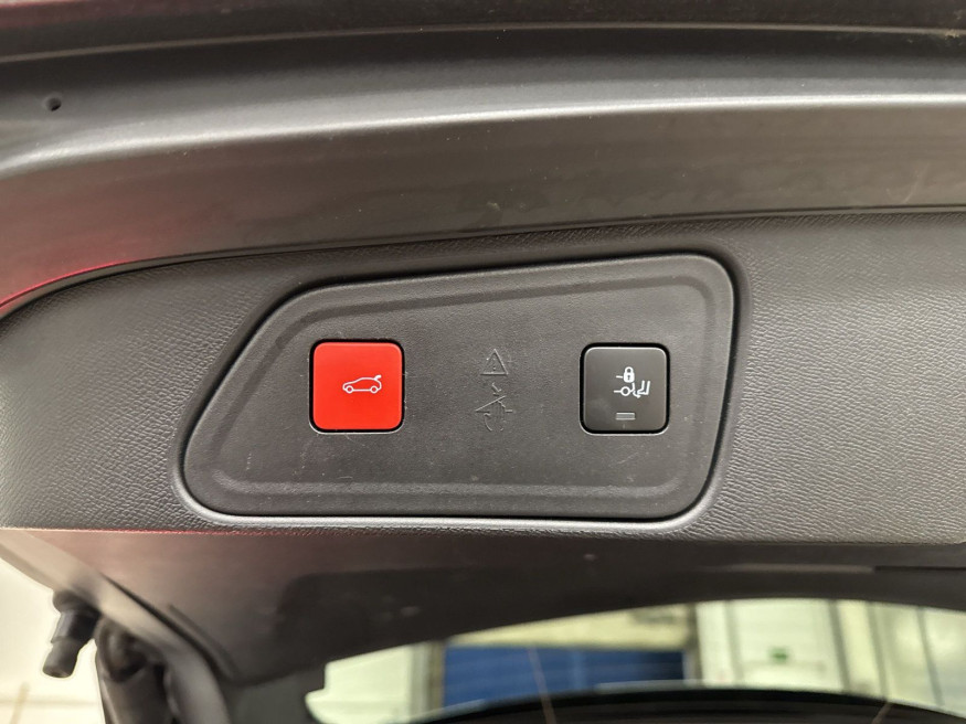 PEUGEOT 3008 GT, Pure Tech, LED, SHZ