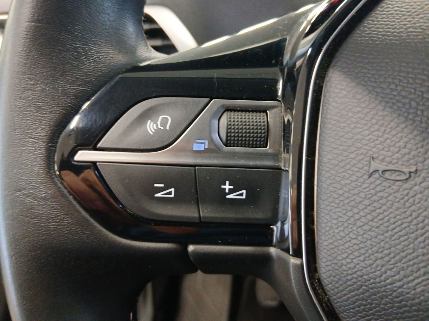 PEUGEOT 3008 Allure PureTech 130,Navi,SHZ