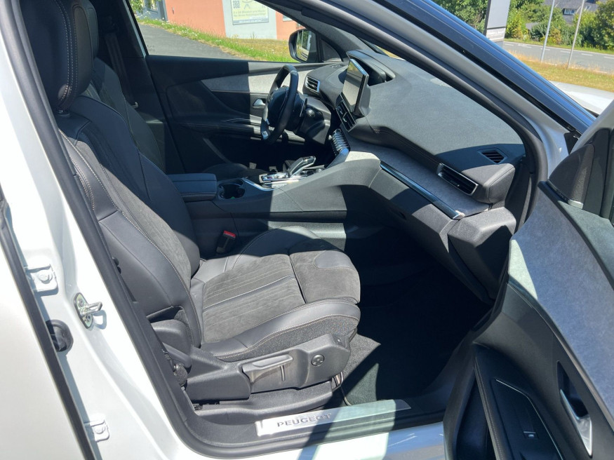 PEUGEOT 3008 GT Pack BlueHDi 130 EAT8,Navi