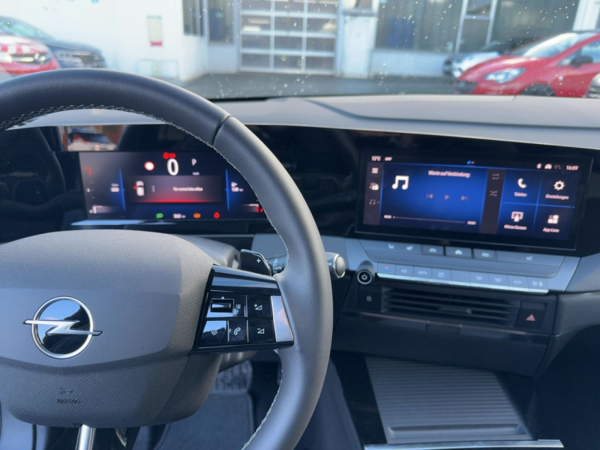 OPEL Astra ST Business Edition, LED