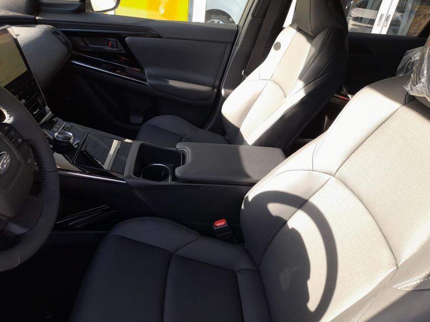 SUBARU Solterra Platinum plus 4WD