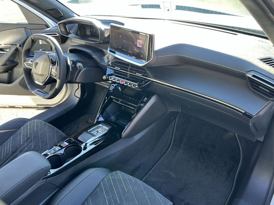 PEUGEOT 2008 GT PureTech 130 EAT8