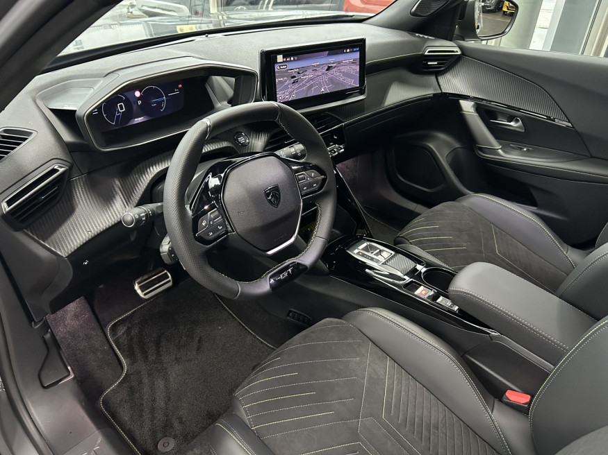PEUGEOT 2008 GT Elektromotor 156,PDC, LED