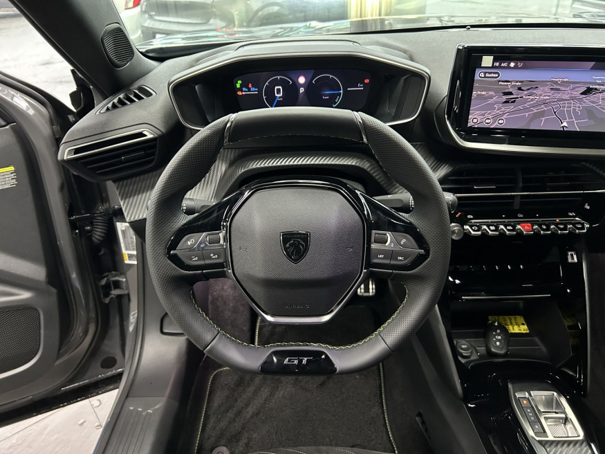PEUGEOT 2008 GT Elektromotor 156,PDC, LED