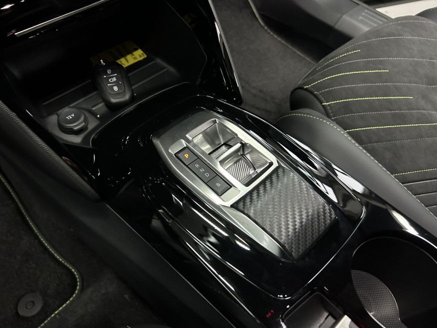 PEUGEOT 2008 GT Elektromotor 156,PDC, LED