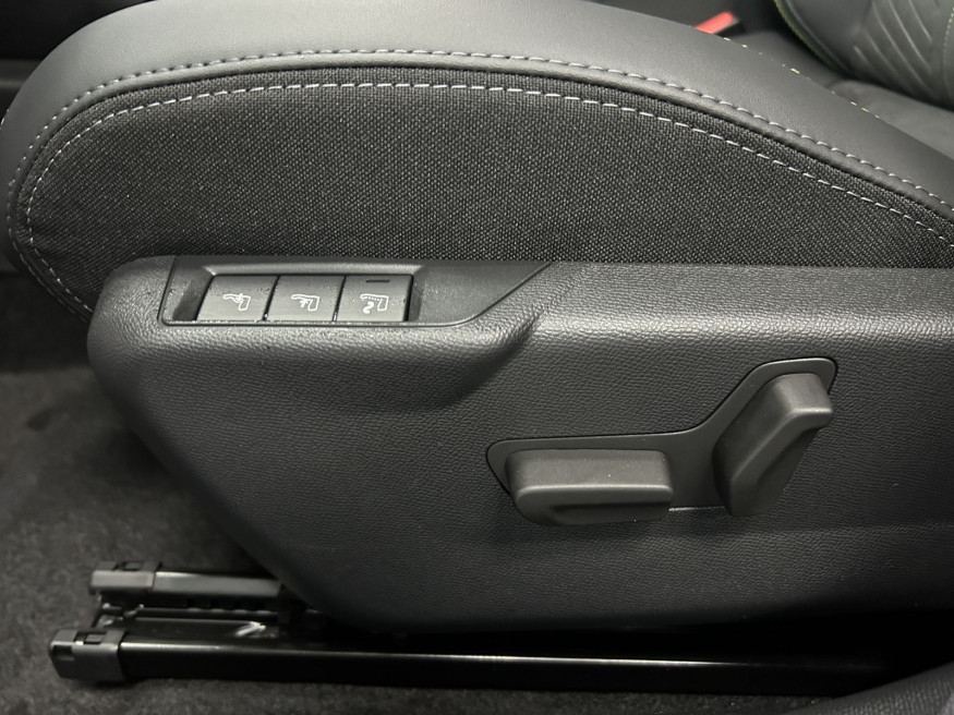 PEUGEOT 2008 GT Elektromotor 156,PDC, LED