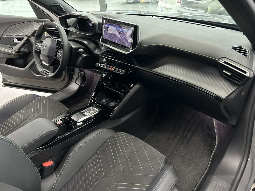 PEUGEOT 2008 GT Elektromotor 156,PDC, LED