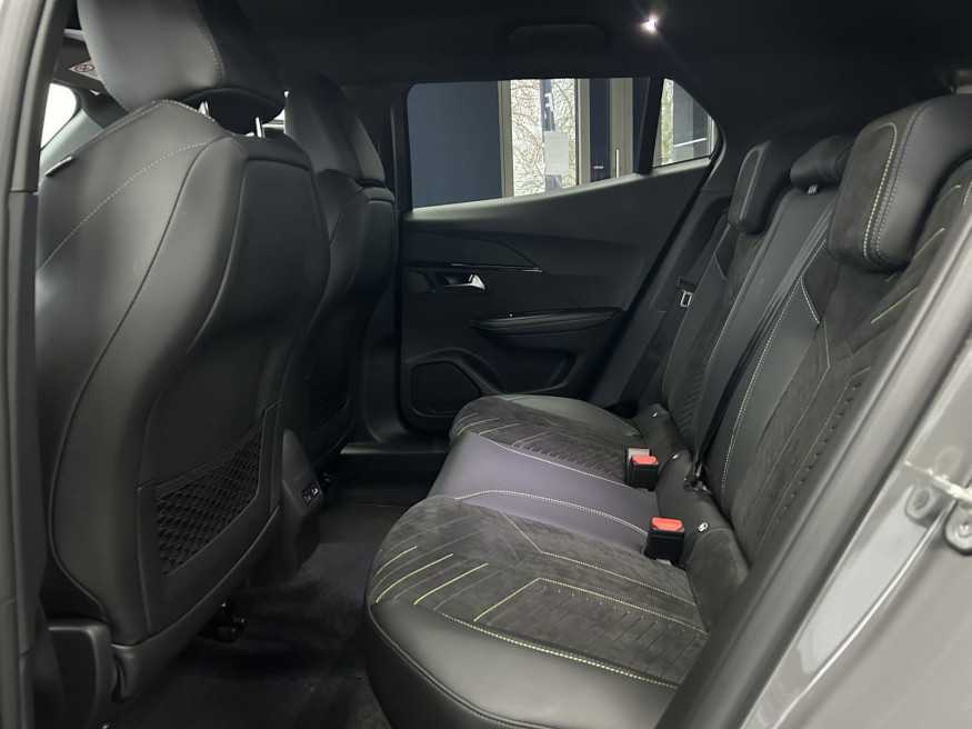 PEUGEOT 2008 GT Elektromotor 156,PDC, LED