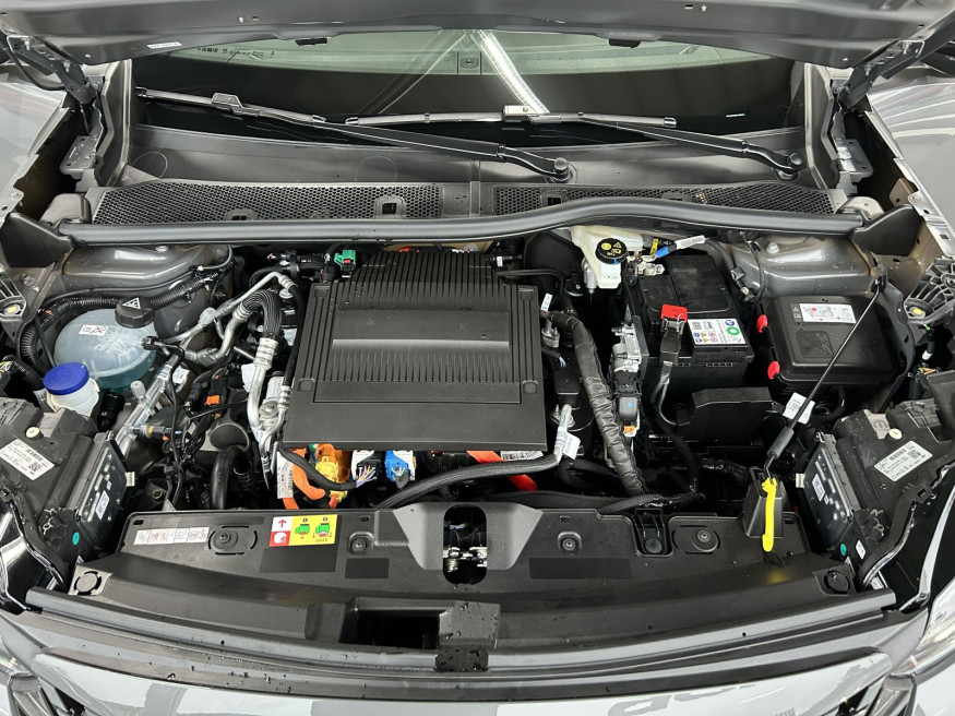PEUGEOT 2008 GT Elektromotor 156,PDC, LED