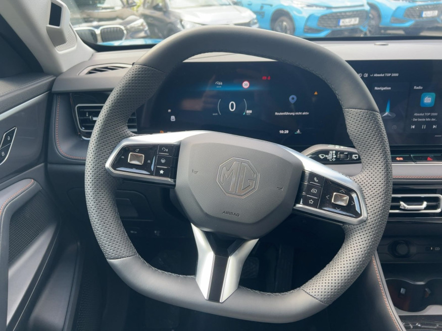 MG HS Luxury MY24 *FP*