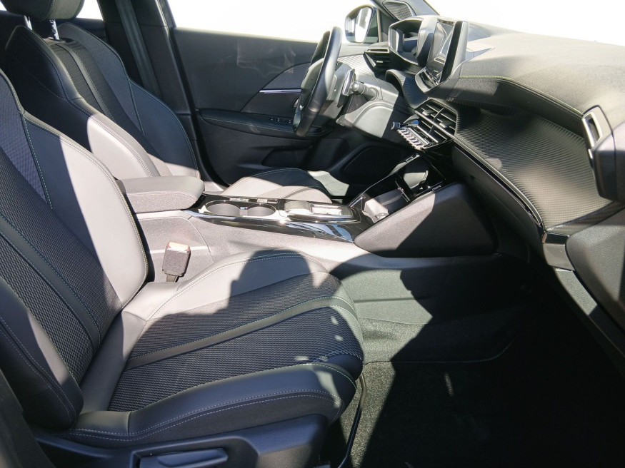 PEUGEOT 2008 GT PureTech 130 EAT8