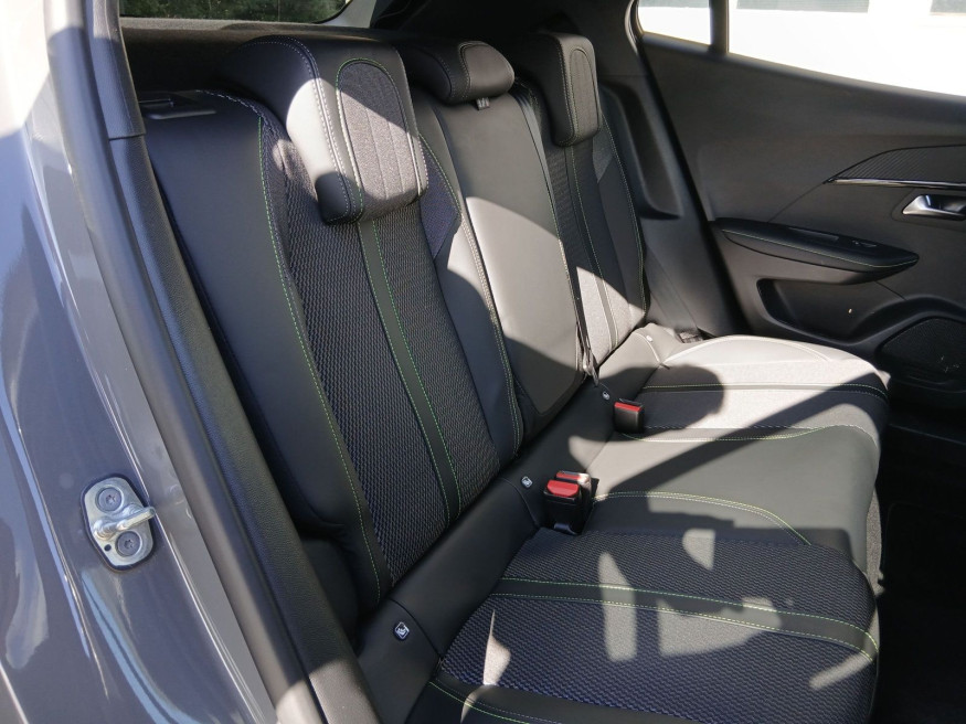 PEUGEOT 2008 GT PureTech 130 EAT8