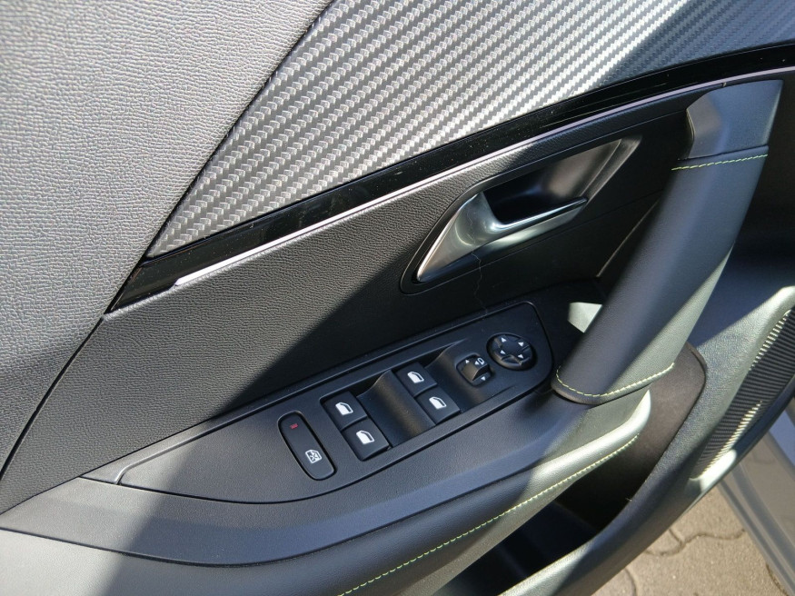 PEUGEOT 2008 GT PureTech 130 EAT8