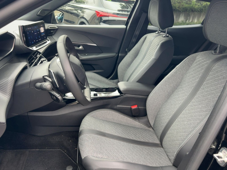 PEUGEOT 2008 Allure PureTech 130 EAT8