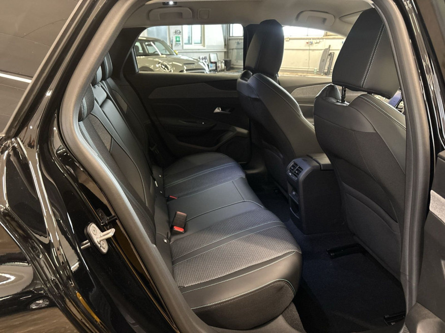 PEUGEOT 308 BlueHDi 130 EAT8, SHZ, LED