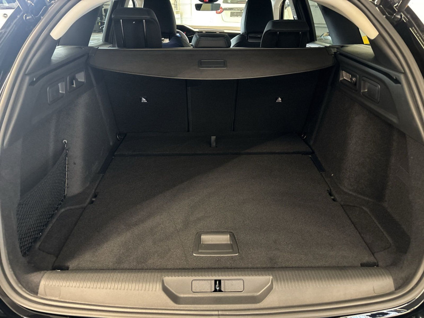 PEUGEOT 308 BlueHDi 130 EAT8, SHZ, LED