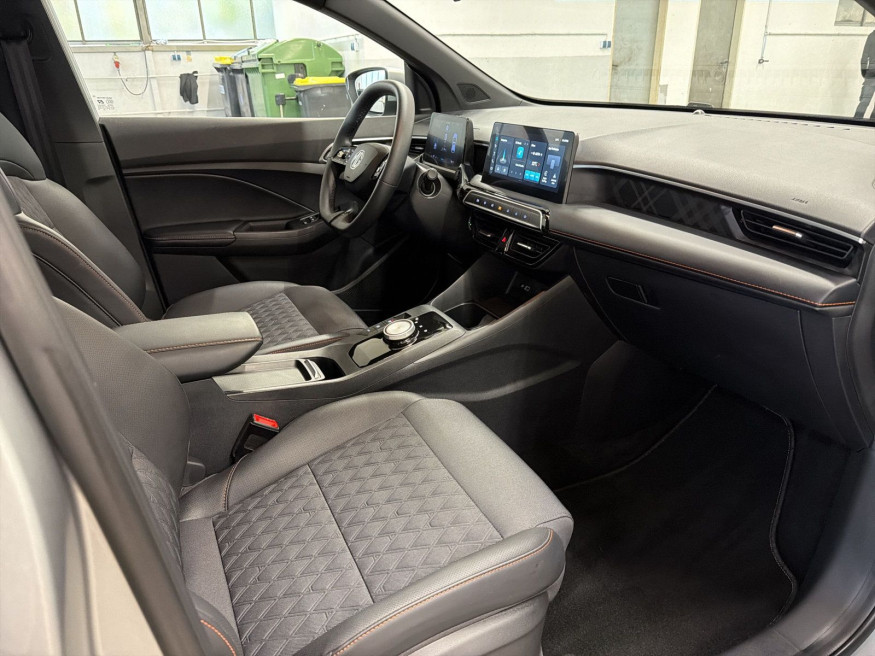 MG 3 Luxury, Kamera, SHZ, LED