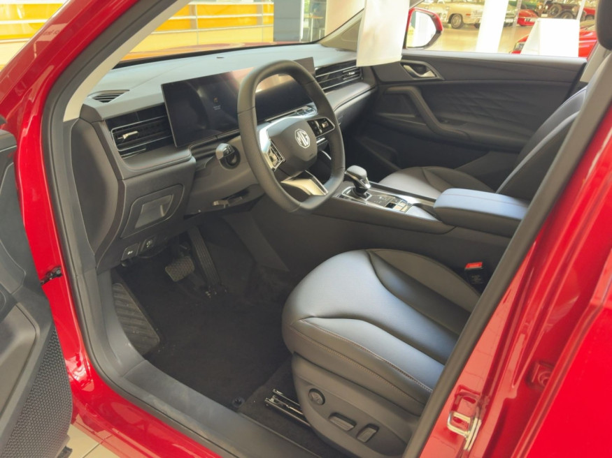 MG HS Luxury 1.5 AT MY24 *FP*