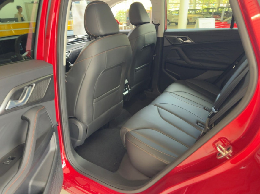 MG HS Luxury 1.5 AT MY24 *FP*