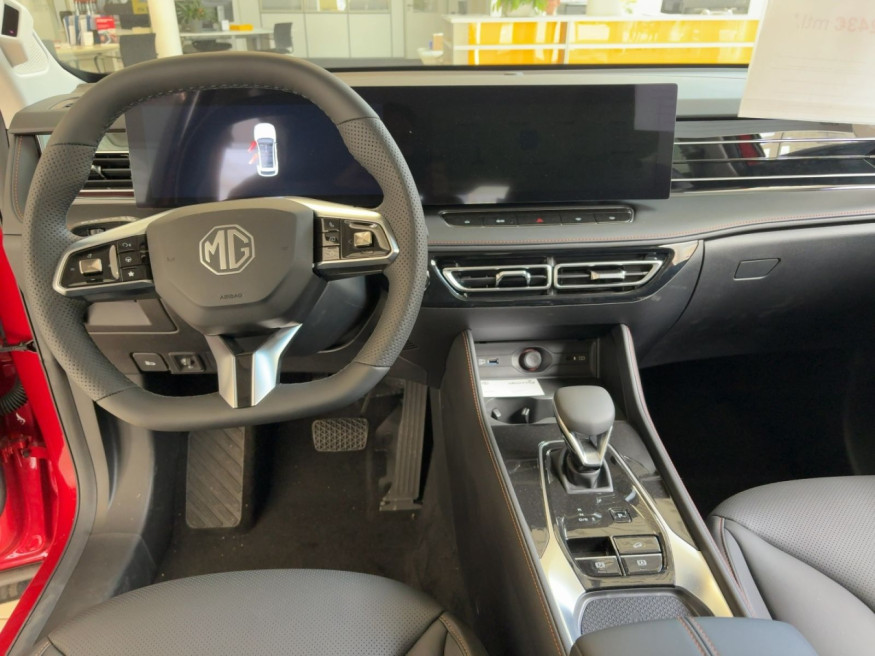 MG HS Luxury 1.5 AT MY24 *FP*