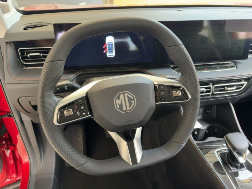 MG HS Luxury 1.5 AT MY24 *FP*