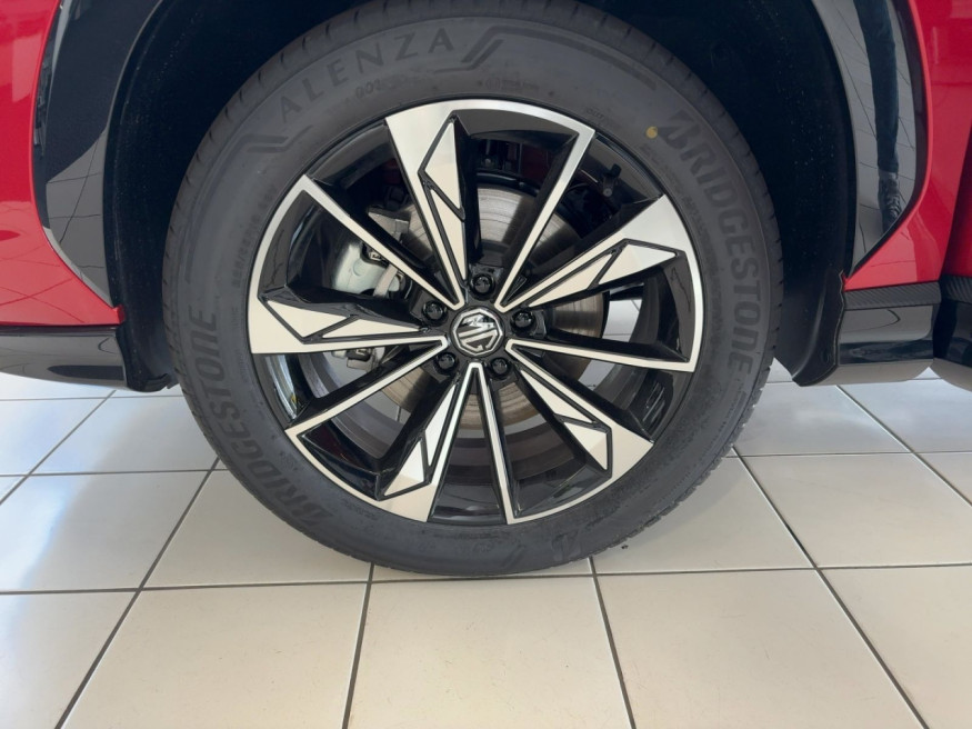 MG HS Luxury 1.5 AT MY24 *FP*