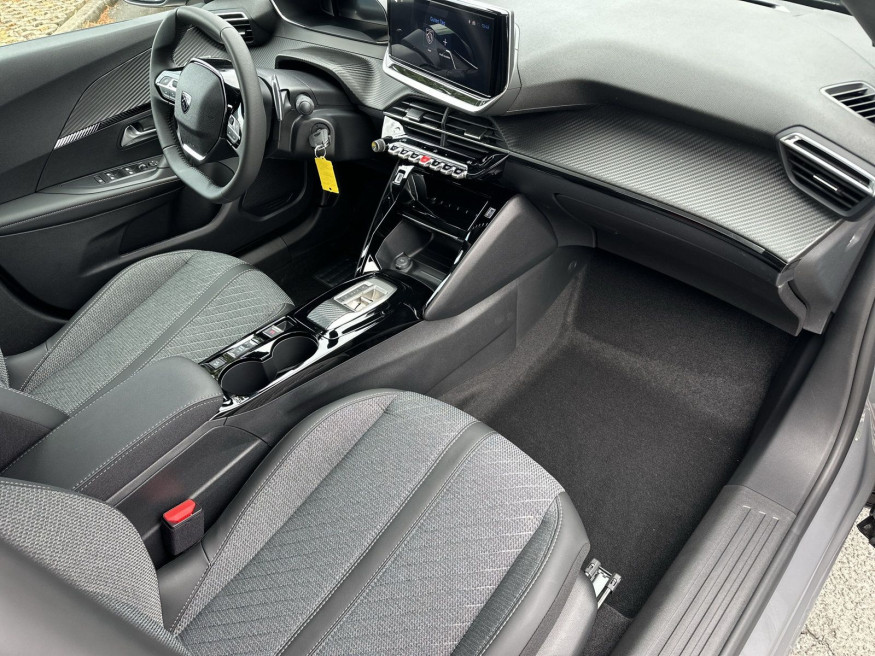 PEUGEOT 2008 ALLURE PureTech 130 EAT8