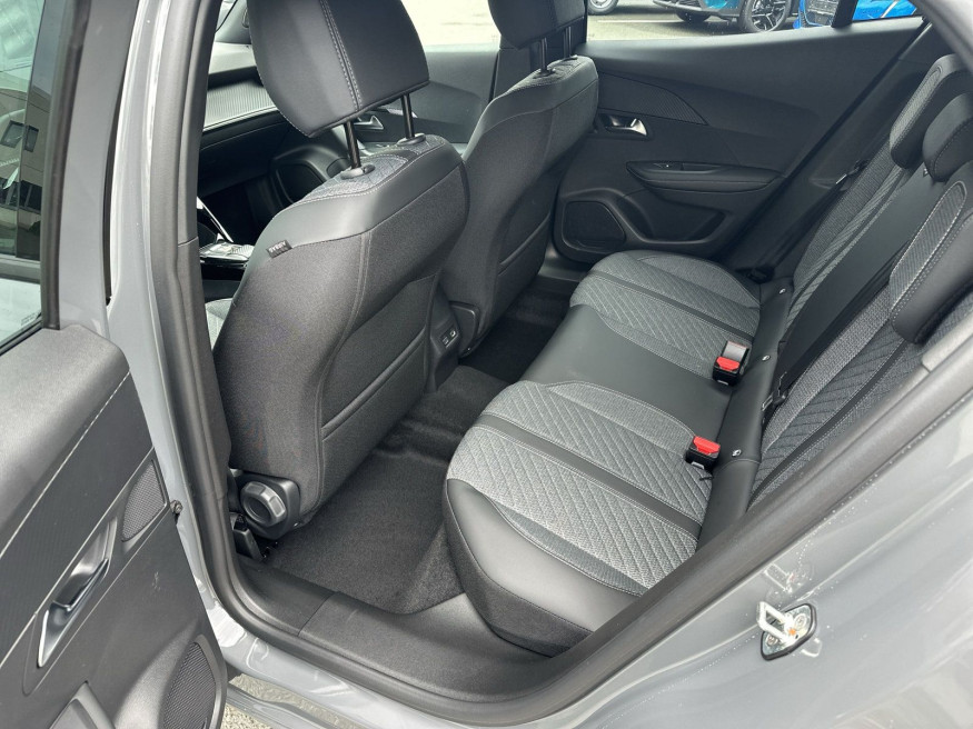 PEUGEOT 2008 ALLURE PureTech 130 EAT8