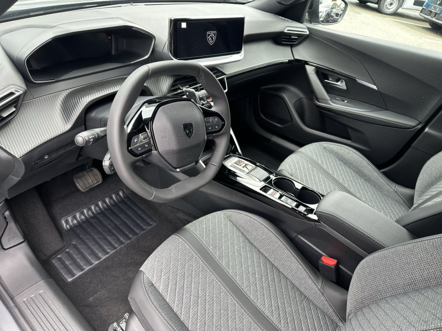 PEUGEOT 2008 ALLURE PureTech 130 EAT8